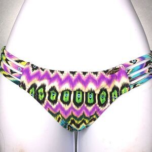 Luli‎ Fama Bikini Bottom